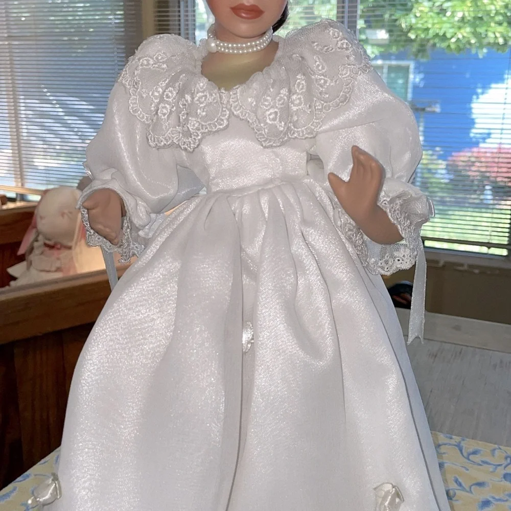Avon 2000 Special Memories Mother and Child Porcelain Doll Preloved